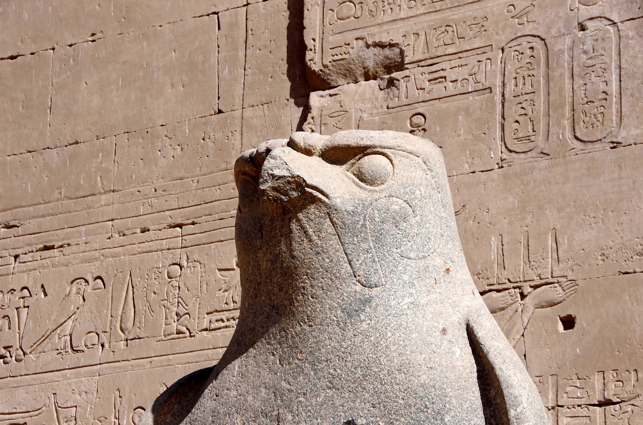 Египет статуи Бога гора